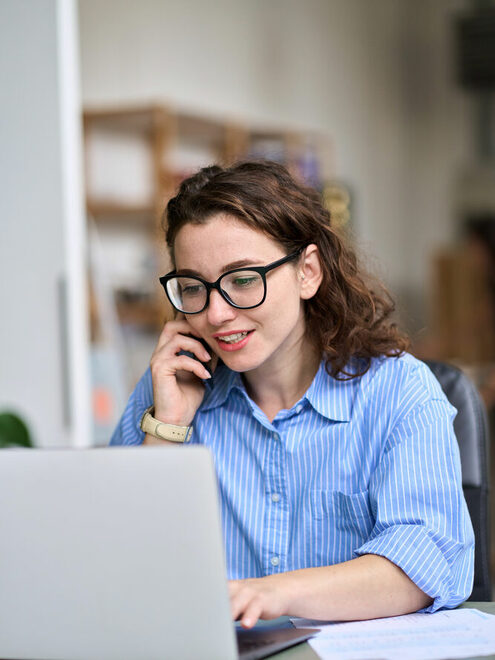 Beraterin am Telefon