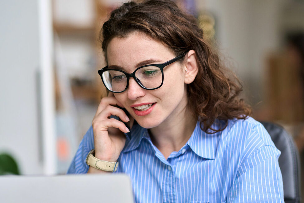 Beraterin am Telefon