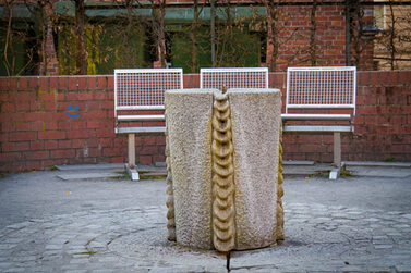 Anna-B-Eckstein Brunnen von Nahem
