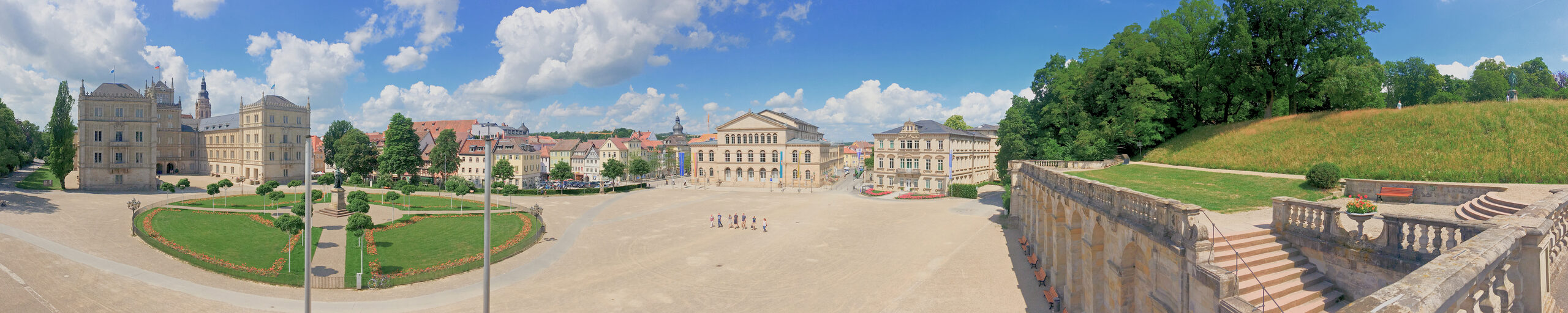 Schlossplatz im Sommer