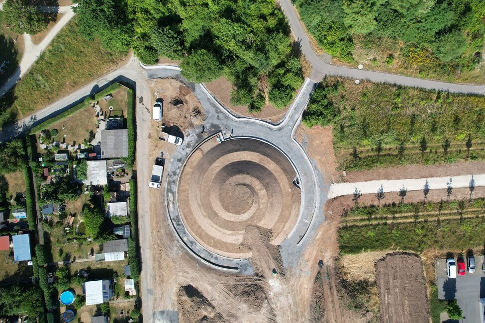 Park der Arten: Allee und Spiralpyramide