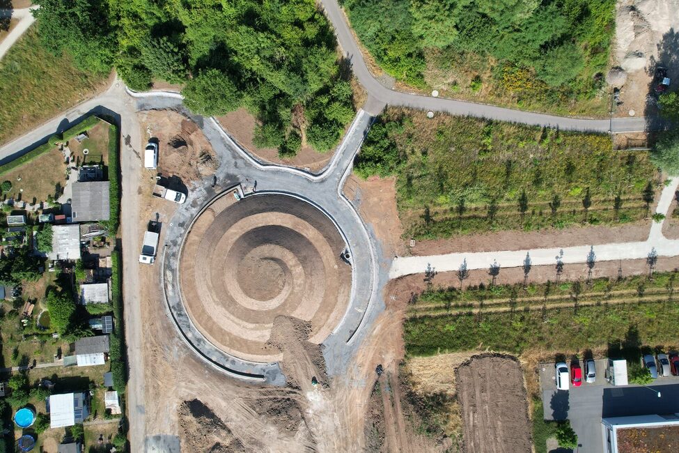 Park der Arten: Allee und Spiralpyramide