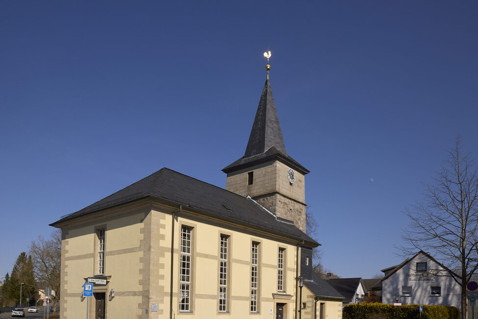 Rückansicht einer Kirche in Scheuerfeld
