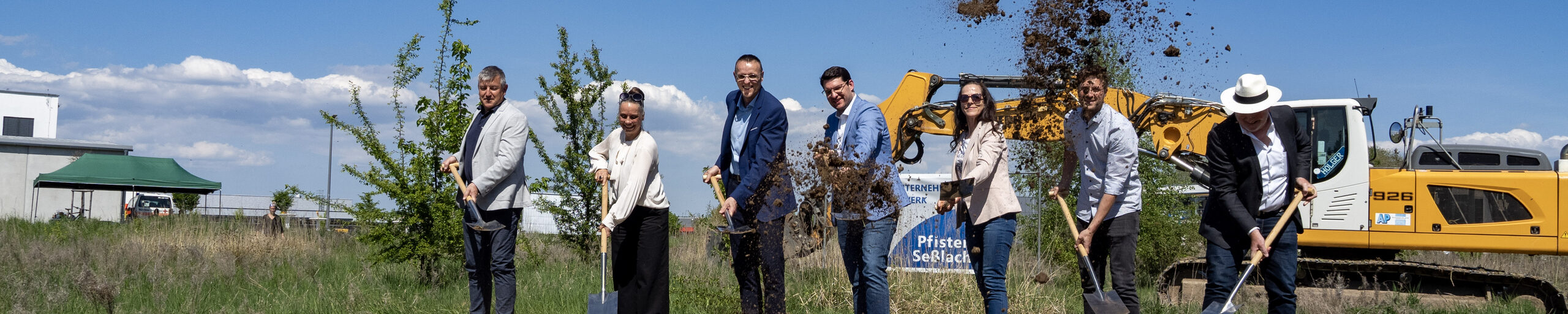 OB Dominik Sauerteig beim Spatenstich für den Park der Arten