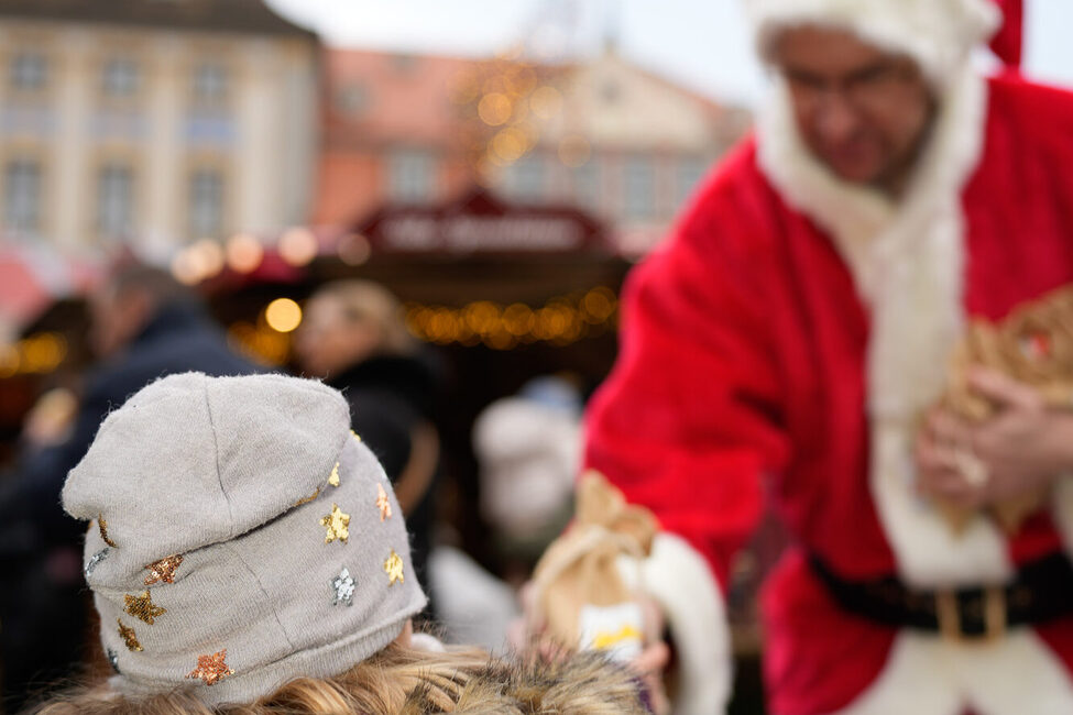 Mit dem Nikolaus und dem Christkind auf dem Weihnachtsmarkt