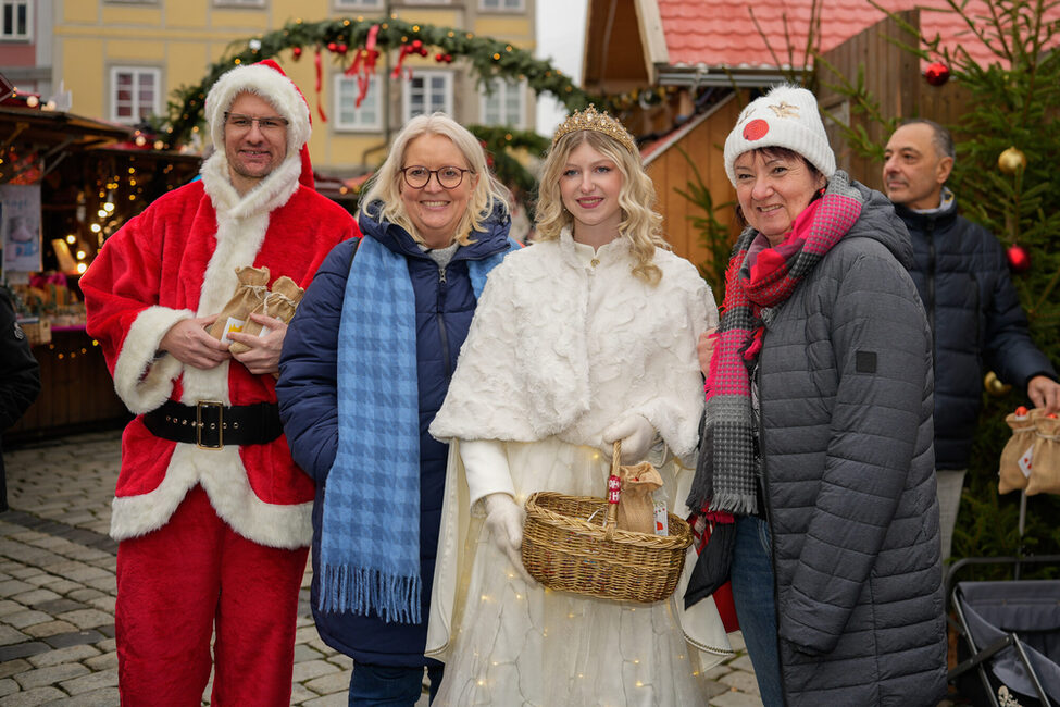Mit dem Nikolaus und dem Christkind auf dem Weihnachtsmarkt