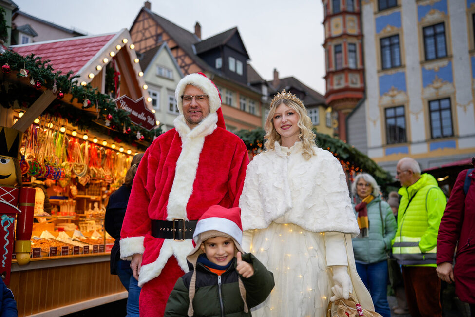 Mit dem Nikolaus und dem Christkind auf dem Weihnachtsmarkt