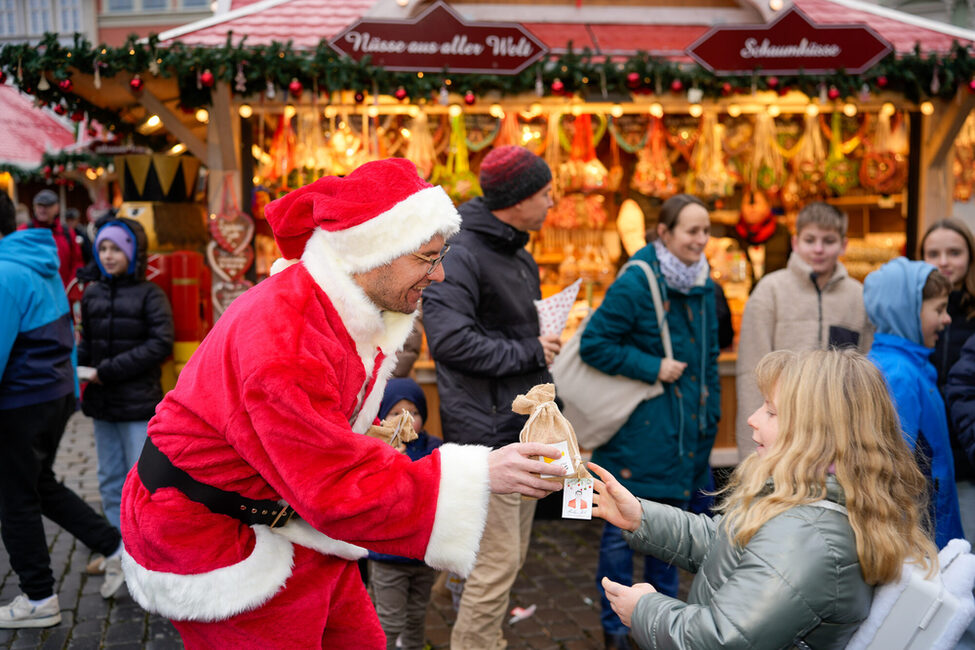 Mit dem Nikolaus und dem Christkind auf dem Weihnachtsmarkt