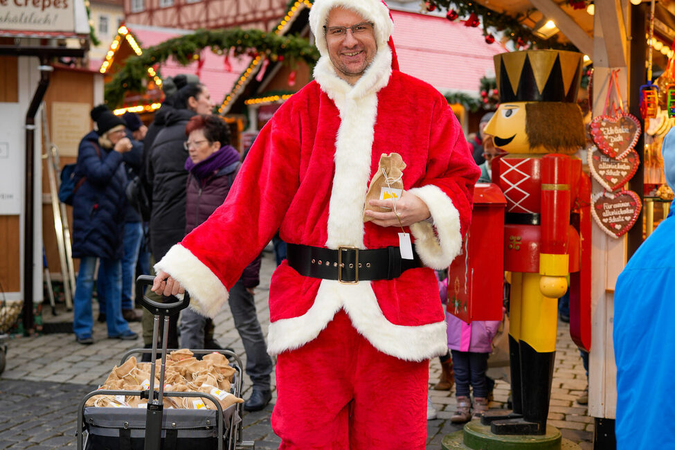Mit dem Nikolaus und dem Christkind auf dem Weihnachtsmarkt