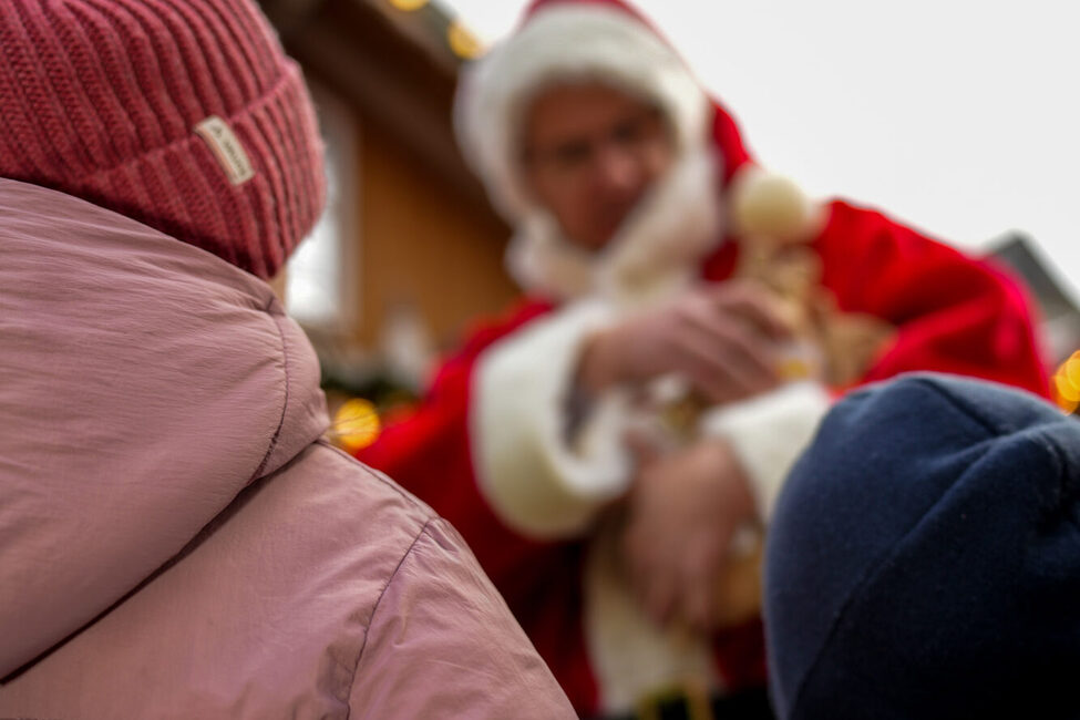Mit dem Nikolaus und dem Christkind auf dem Weihnachtsmarkt