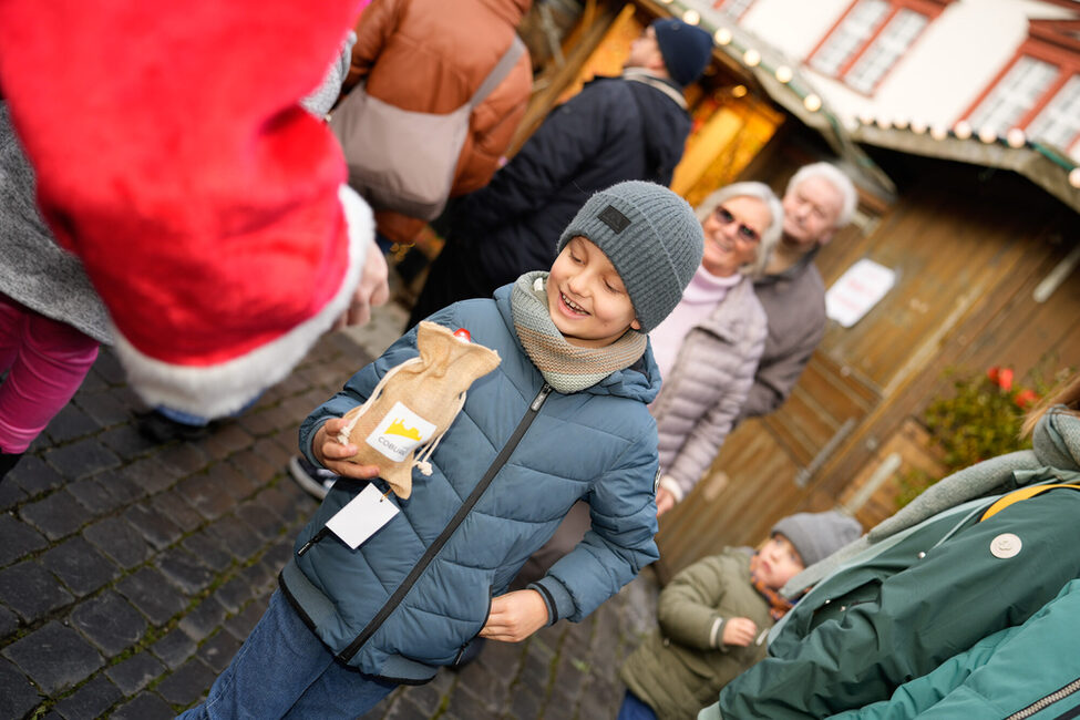 Mit dem Nikolaus und dem Christkind auf dem Weihnachtsmarkt