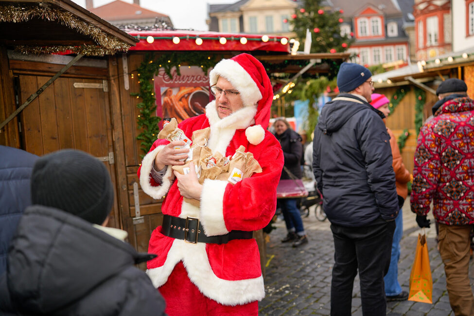 Mit dem Nikolaus und dem Christkind auf dem Weihnachtsmarkt
