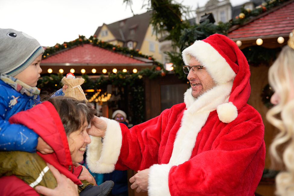 Mit dem Nikolaus und dem Christkind auf dem Weihnachtsmarkt
