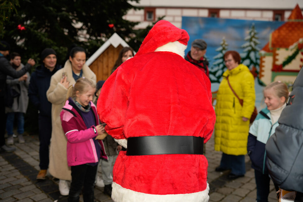 Mit dem Nikolaus und dem Christkind auf dem Weihnachtsmarkt