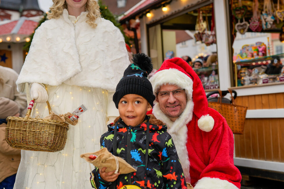 Mit dem Nikolaus und dem Christkind auf dem Weihnachtsmarkt