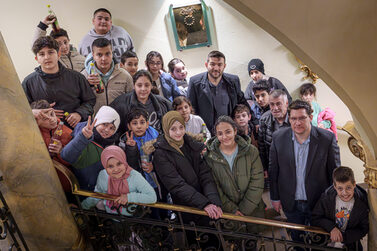 OB Dominik Sauerteig empfängt Kinder der Ditib-Gemeinde.