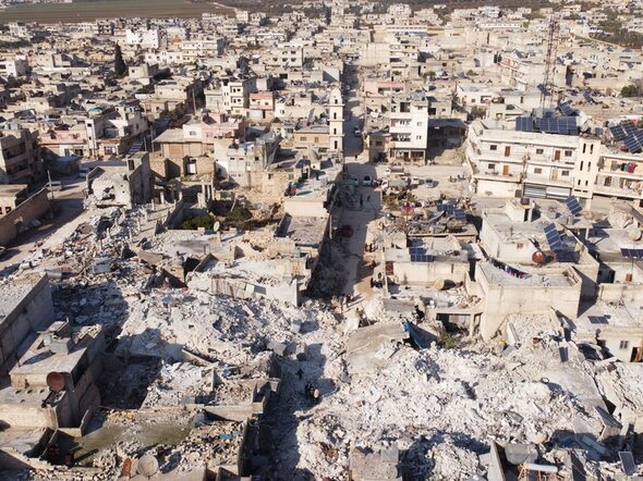 Drohnenbilder zeigen die massiven Verwüstungen, die durch das Erdbeben in Syrien und der Türkei verursacht wurden, bei dem Zehntausende Menschen getötet und verletzt wurden. Aleppo, Syrien, 8. Februar 2023
