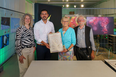 Dörthe Rietschel, 3. Bügermeister Can Aydin, Petra Matriciani und Dietrich Pax im Zukunftsraum beim Beitritt der Stadt als Fördermitglied.