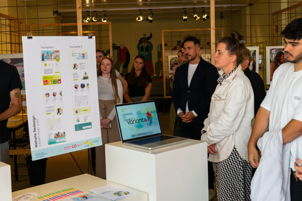 Unter dem Titel „Zukunft findet Stadt“ haben die Studierenden Kommunikationsstrategien entwickelt und im Zukunftsraum präsentiert.