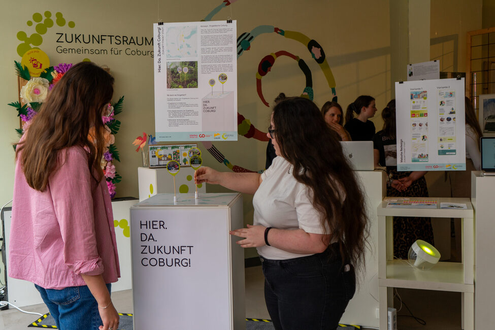 Unter dem Titel „Zukunft findet Stadt“ haben die Studierenden Kommunikationsstrategien entwickelt und im Zukunftsraum präsentiert.