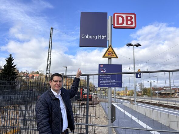 OB Dominik Sauerteig am Hauptbahnhof Coburg