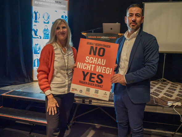 Bürgermeister Can Aydin und Gleichstellungsbeauftragte Susanne Müller sagen Nein zu gewalt an Frauen