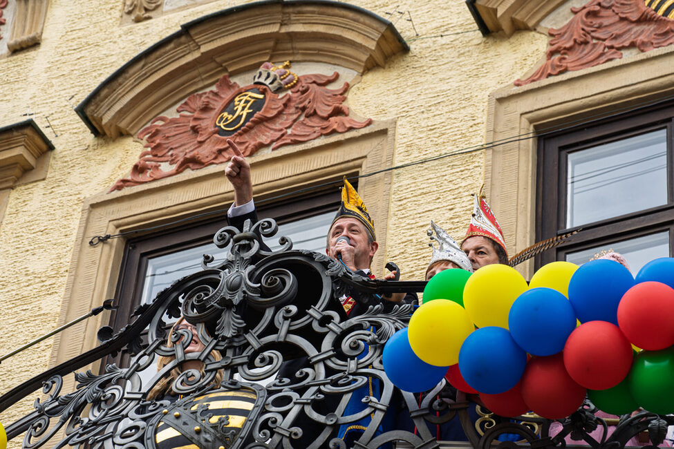 Rathaussturm 2025: Narrhalla-Präsident Unglaub ruft zur Polonaise auf.