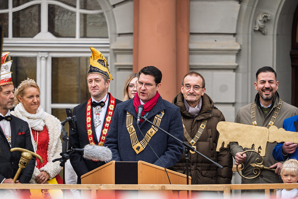 Rathaussturm 2025: OB Dominik Sauerteig hält seine Urlaubsrede