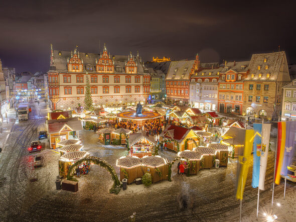 Der Coburger Weihnachtsmarkt lockt jährlich zur Adventszeit zahlreiche Menschen in die Innenstadt.