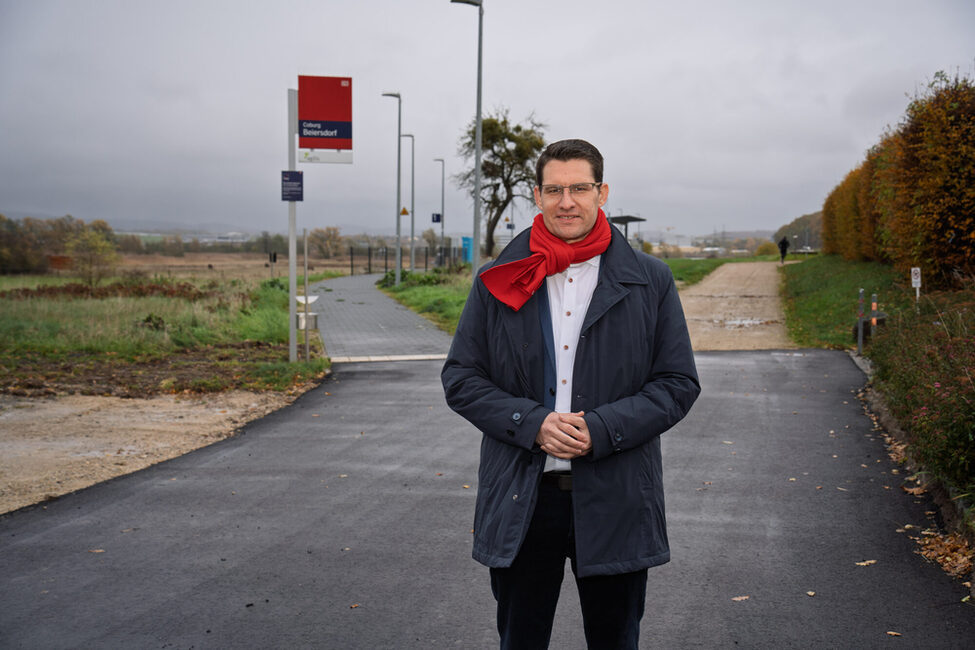 Beiersdorf Bahnhof: Weg asphaltiert