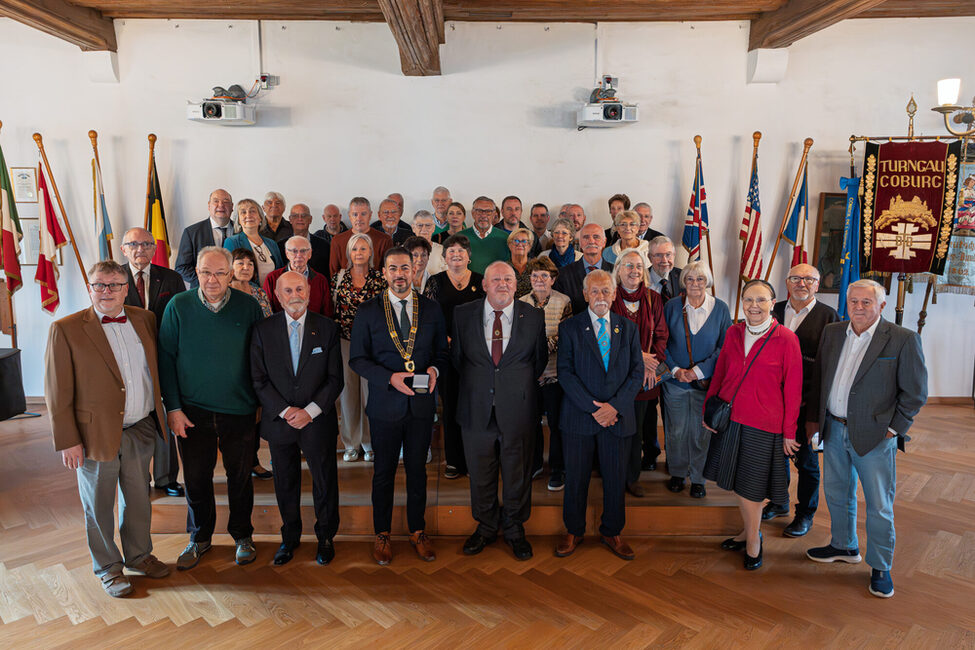 Träger*innen des belgischen Kronenordens besuchen das Rathaus