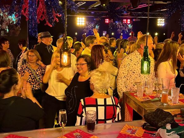 Bei der Seniorendisko ist immer viel los.