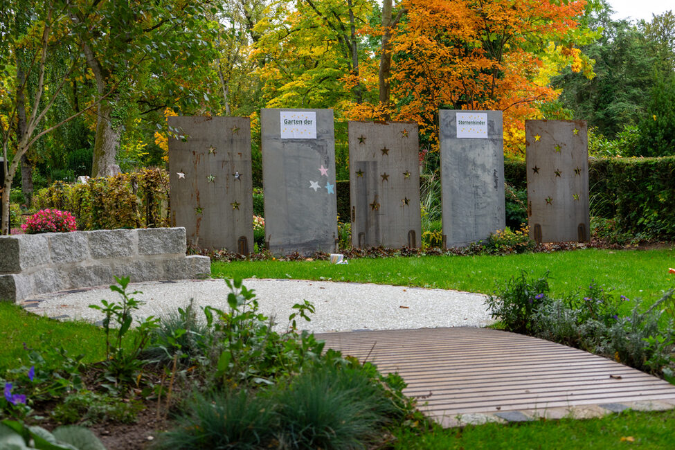 Im September 2025 wurde der neue Garten der Sternenkinder auf dem Coburger Friedhof eröffnet.