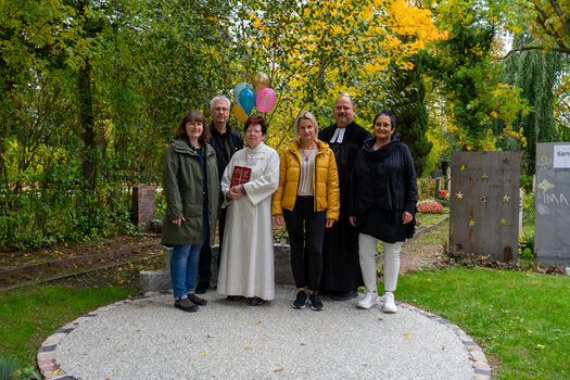 Das Coburger Sternenkinderteam: v.l. Susanna Roßteutscher (Schwangerschaftsberatung Diakonie), Tobias Debudey (Grünflächenamt Coburg), Angelika Jäger (Klinikseelsorge), Sandra Wagner (SHG Sternenkinder), Detlev Juranek (Klinikseelsorge), Gabriele Kahl (Bestattungsinstitut Kahl)