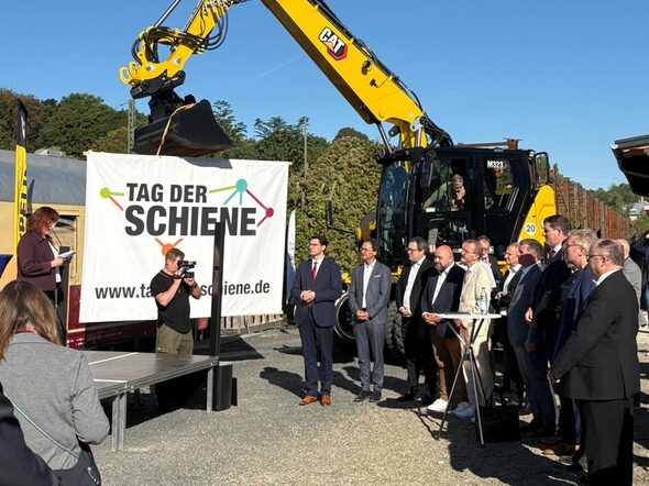 Oberbürgermeister Dominik Sauerteig beim Tag der Schiene am 19. September 2025 am Güterbahnhof.