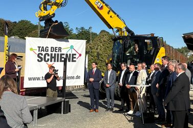 Oberbürgermeister Dominik Sauerteig beim Tag der Schiene am 19. September 2025 am Güterbahnhof.