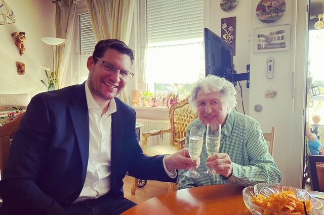 OB Sauerteig gratuliert Marta Hammer-Mathiebe zum 100. Geburtstag