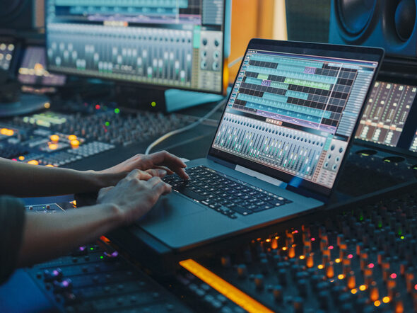 Kultur im Fokus: „Zukunftsvisionen aus der Vergangenheit! Wie Popmusik über das Digitale nachdenkt.“