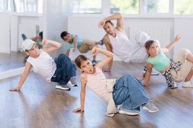 Focused,Preteen,Girl,Performing,Dynamic,Hip,Hop,Moves,In,Group