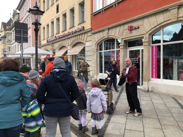 „Monsieur Marcel, der musikalische Kellner“