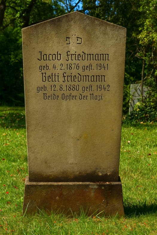 Grab- und Gedenkstein des Ehepaars Friedmann auf dem jüdischen Friedhof